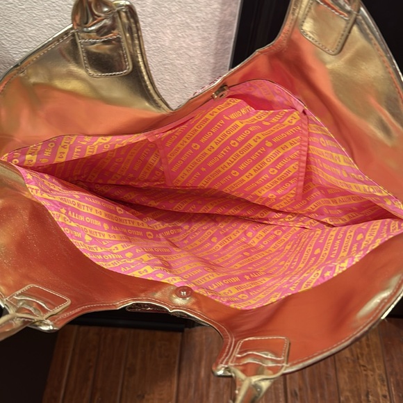 RARE SEQUIN HELLO KITTY DELUXE TOTE BAG NWOT - Picture 4 of 4